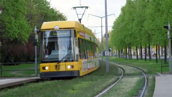 Auf der Alberstraße werden die Gleise repariert.