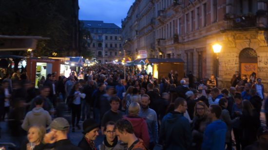 Martin-Luther-Platz am Abend