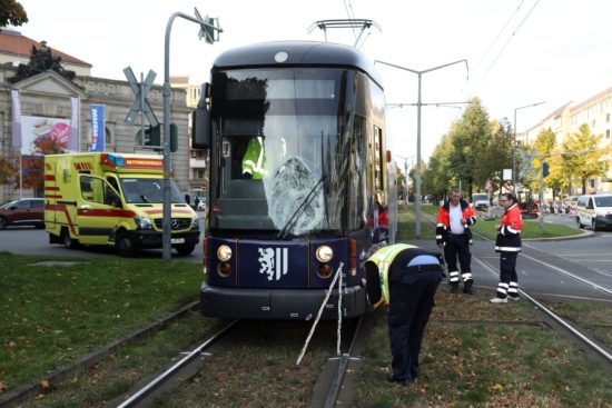 Schwerer Straßenbahnunfall auf der Albertstraße - Foto: Roland Halkasch