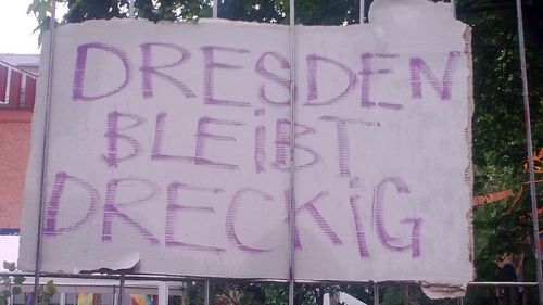 "Dresden bleibt dreckig" fordert dieses Plakat auf der Alaunstraße