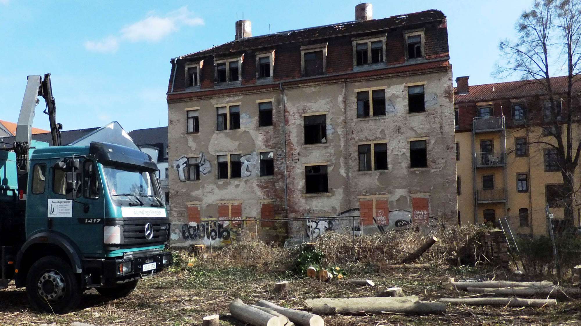 Freier Blick auf altes Haus