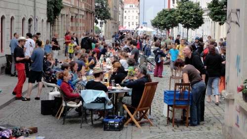 Die längste Frühstückstafel stand auf der Sebnitzer Straße