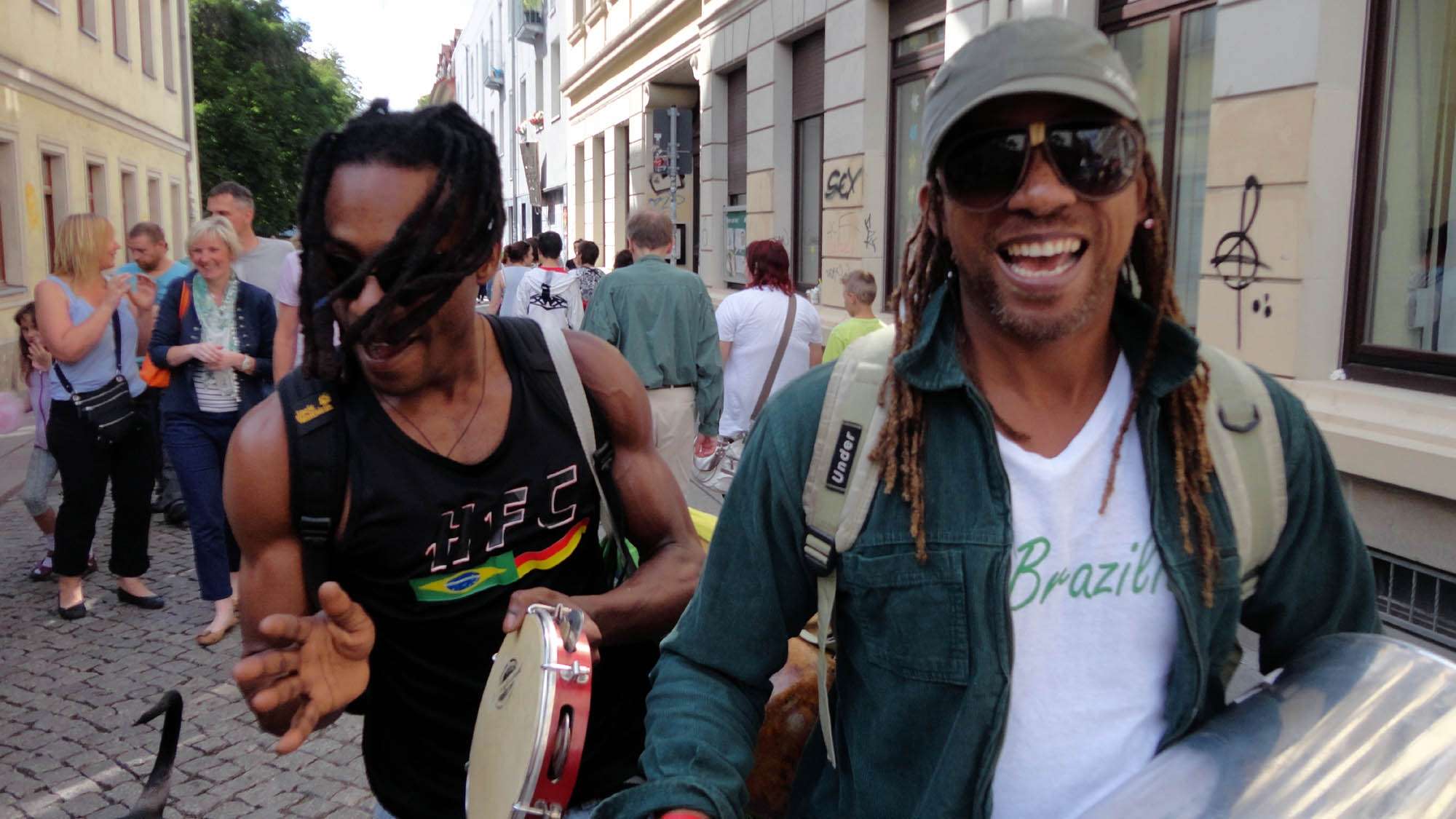 Gute Laune und jede Menge Rhythmus - brasilianische Straßenmusiker