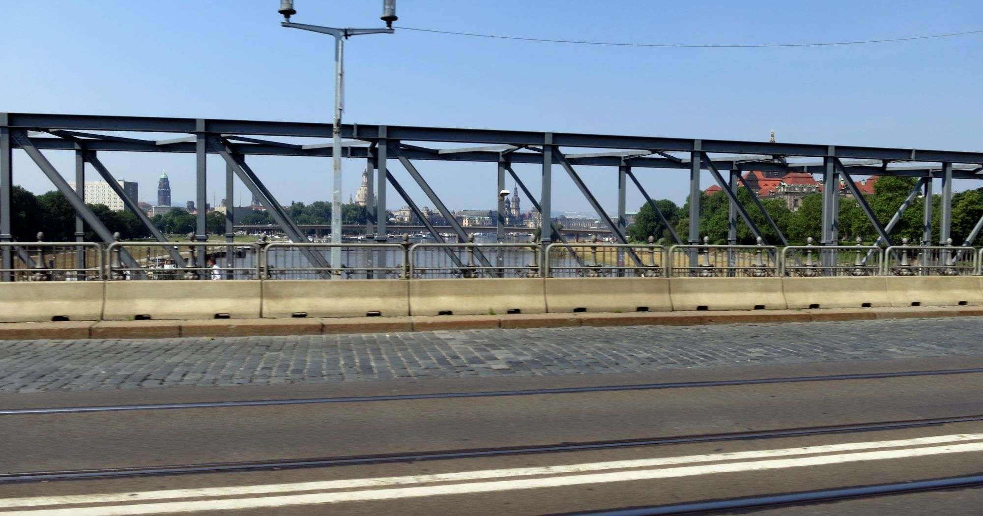 Albertbrücke mit Blick auf das Radfahr- und Fußgängerprovisorium