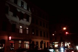 Ein Bat-Signal für die Neustadt. Das Foto wurde zur Verfügung gestellt von der Assi-Ecke.