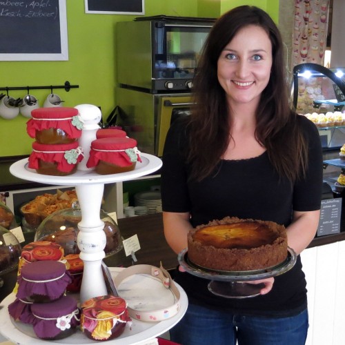Maria mit Heidelbeer-Quark-Kuchen: Lecker!