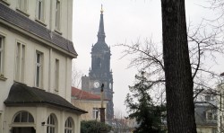 Blick von der Carolinenstraße auf die Dreikönigskirche