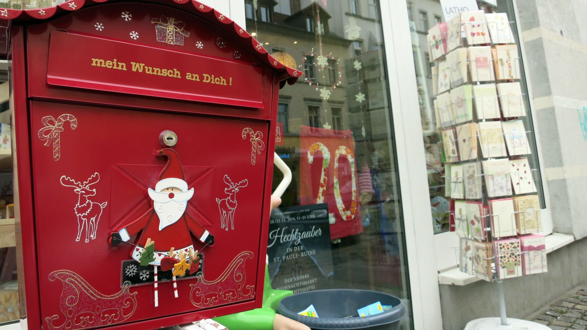 Weihnachtsbriefkasten auf der Rudolf-Leonhard-Straße