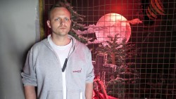 Organisert den "Better be dead circus" Philipp Thiel