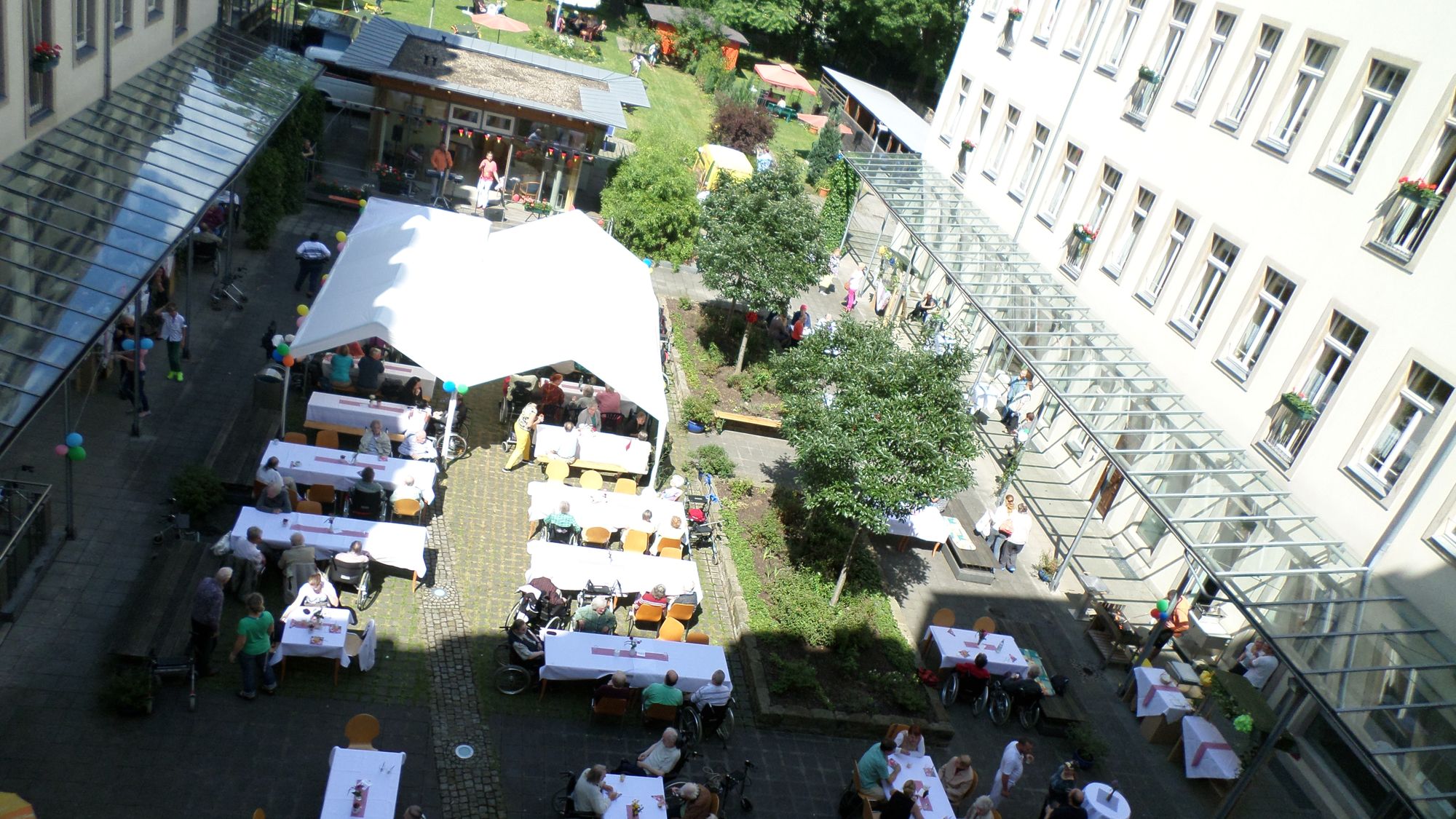Der Hof der Kästner-Passage zum Sommerfest 2014