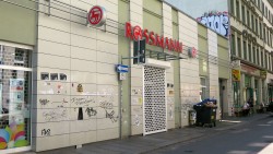 Was wird aus der geschlossenen Rossmann-Filiale auf der Alaunstraße
