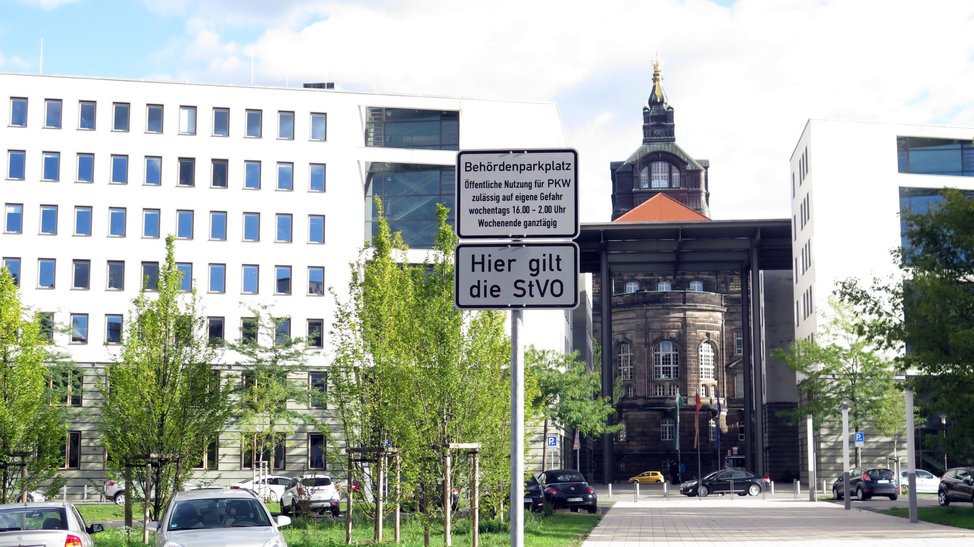 Ministeriumsparkplatz nach Feierabend auch fürs Volk geöffnet.