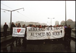 Irgendwie gab es Anfang der 90er schon die gleichen Themen. Demo auf der Carolabrücke. Foto: Lange