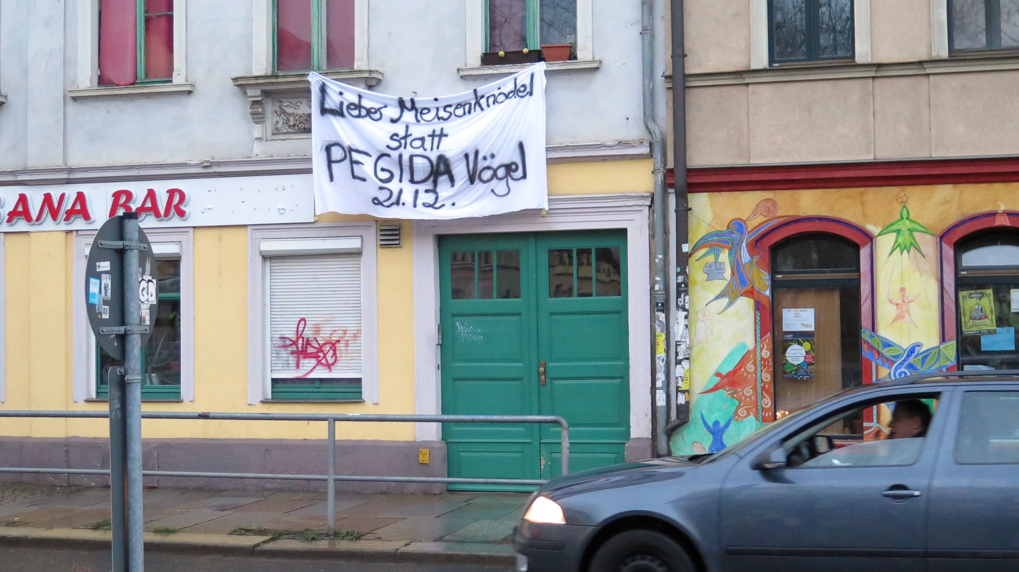 Anti-Pegida-Plakat am Bischofsweg.