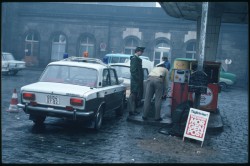 Vopos am Bahnhof Neustadt - Foto: Lothar Lange