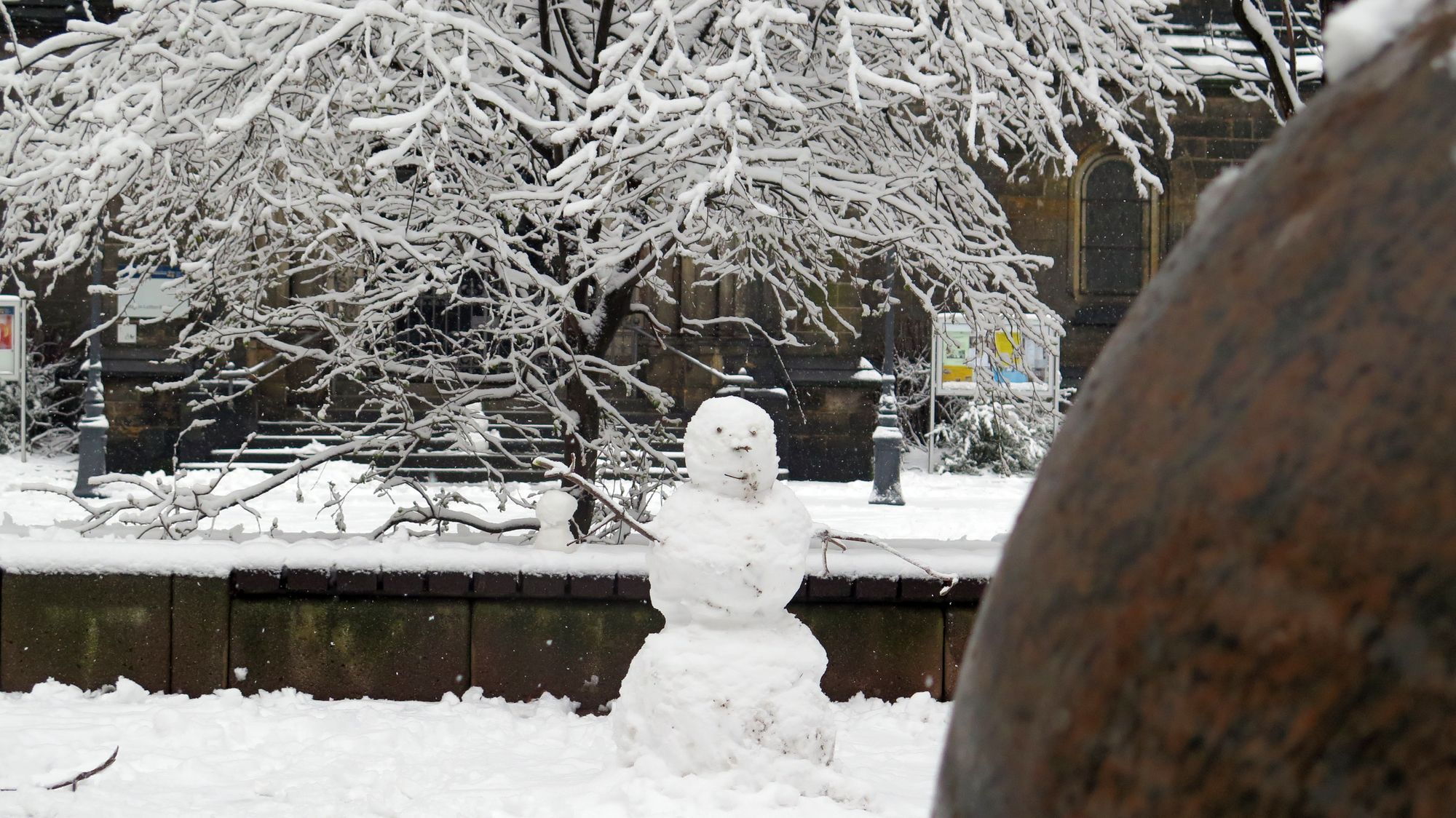 Ruck-Zuck war der erste Schneemann fertig.