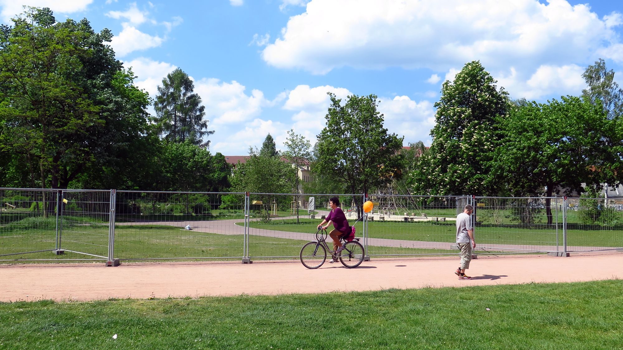 Russensportplatz - immer noch hinter Gittern.