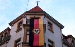 das Stadtteilhaus mit BRN-Flagge