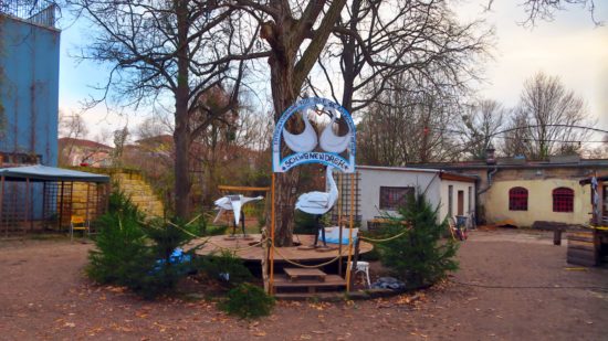 Schwanen-Karussel hinter der Alten Fabrik