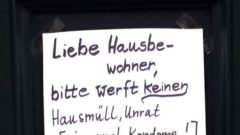 Liebe Hausbewohner, bitte werft...