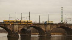 Täglich queren etwa 500 Züge die Marienbrücke