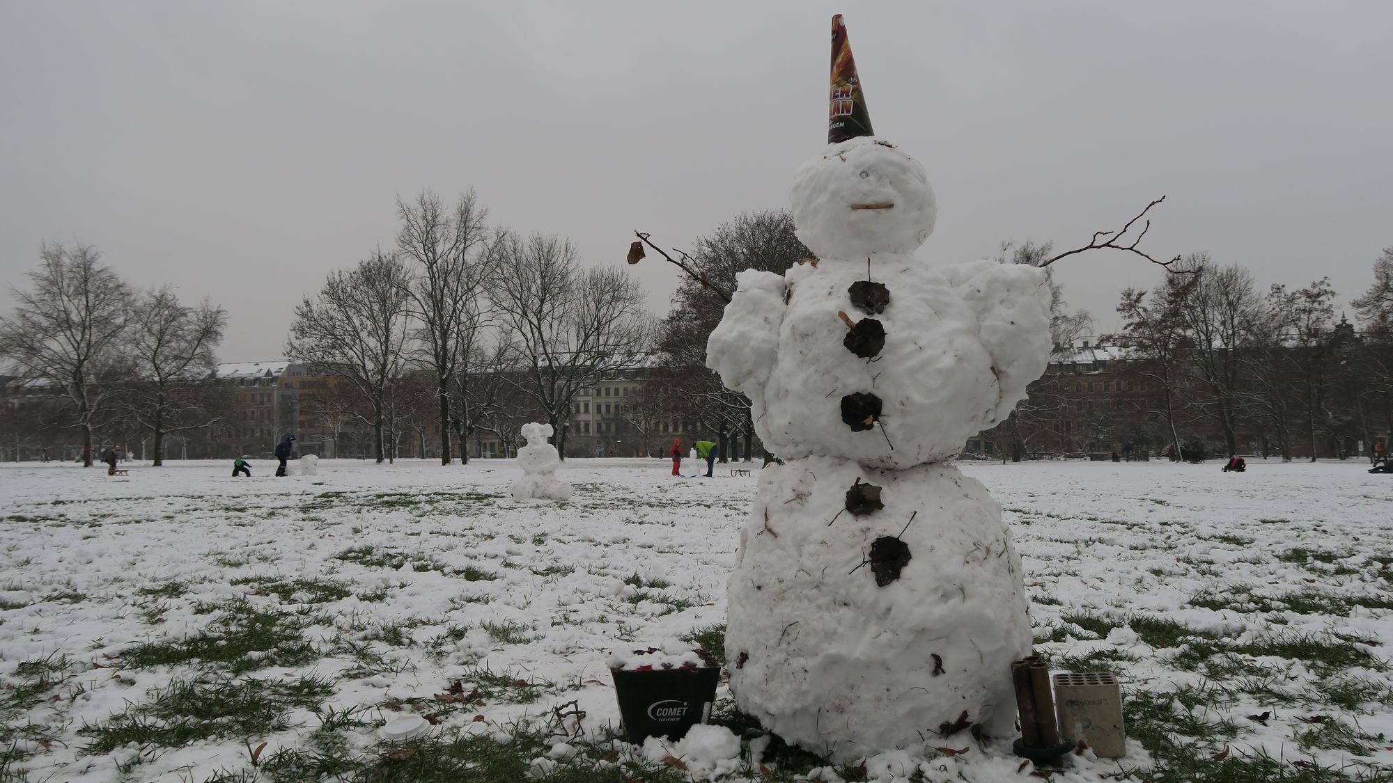 Schneemann mit Silversterhut