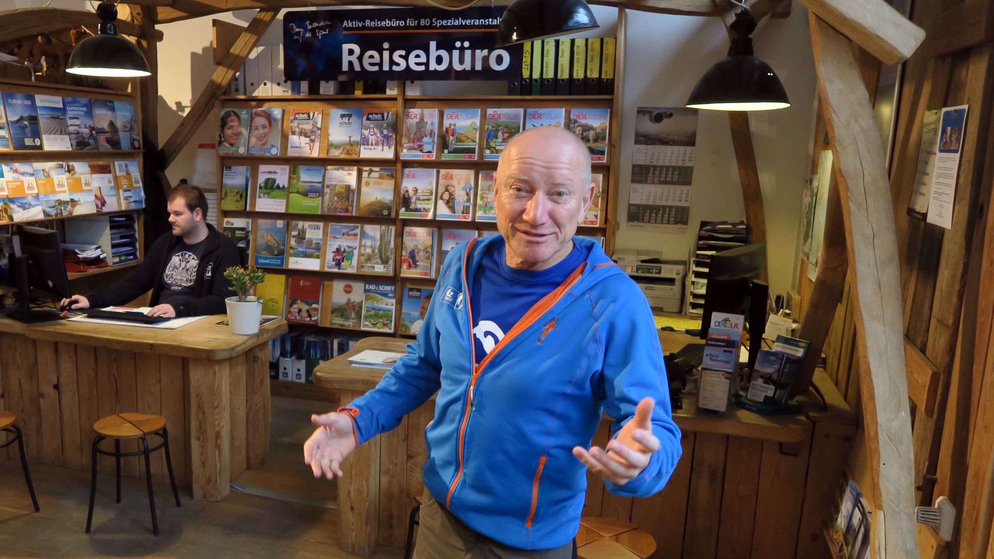 Frank Schulz in seinem Reisebüro auf der Bautzner Straße