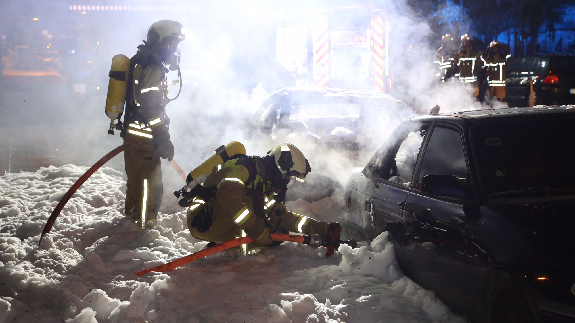 Heute nimmt ein Brandursachenermittler seine Arbeit am Tatort auf.