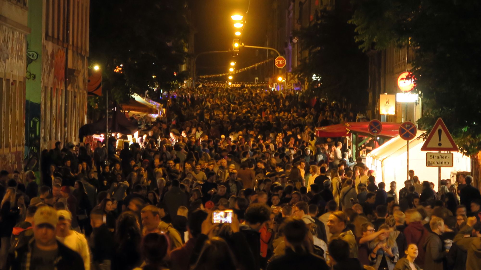 Louisenstraße kurz vor Mitternacht