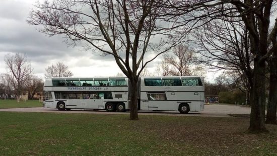 Der Treber-Bus auf dem Alaunplatz. Foto: Archiv/Treberhilfe