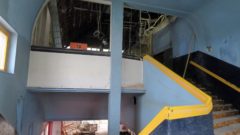 Halbe Treppe: Nach Entfernung der Trockenbauplatten stellten die Arbeiter fest, dass es hier einen Balkon gibt. Über dem Tarkowski-Saal soll ein weiterer Kinosaal entstehen.