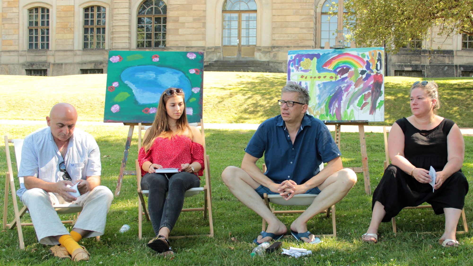 Geschäftsführer Jörg Polenz (2. v. r.) erläutert mit seinem Team das Programm des Palais Sommers.