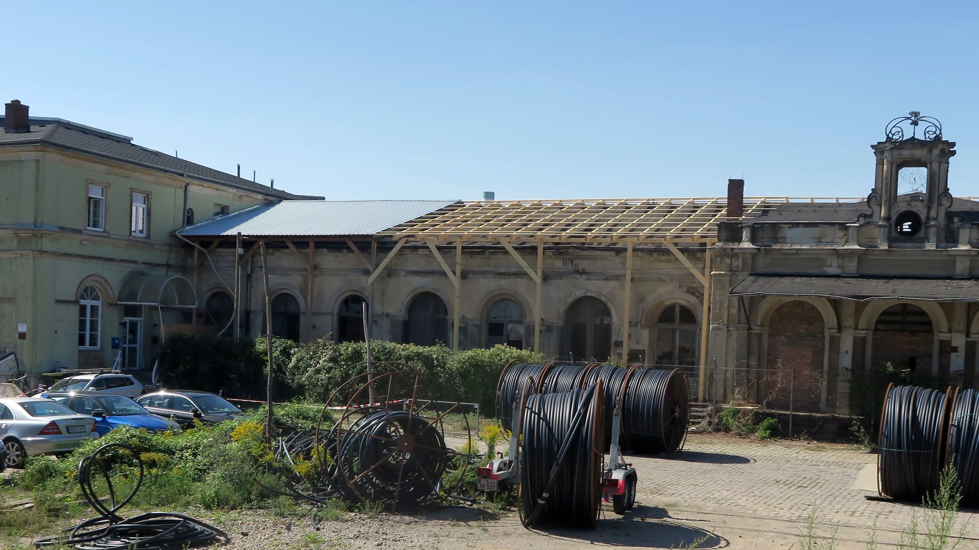 Alter Leipziger Bahnhof bekommt ein provisorisches Dach.