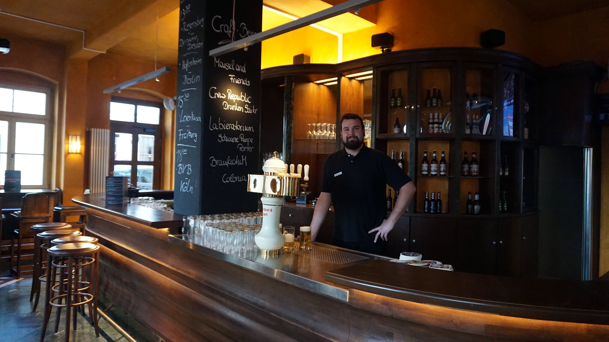Barkeeper Sebastian Reinhold im Craft-Beer & Sports