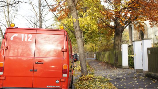 Den letzten Notruf längst erlebt und dennoch gebraucht: alter Feuerwehrbus auf der Klarastraße