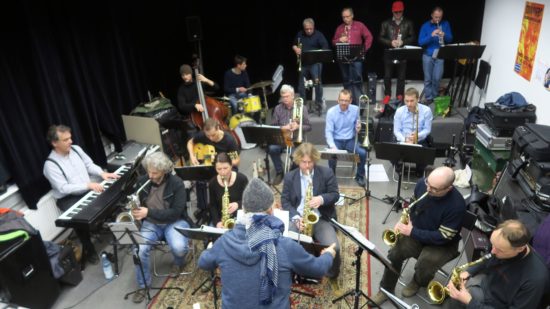 New Town Swing Orchestra im Proberaum in der Blauen Fabrik