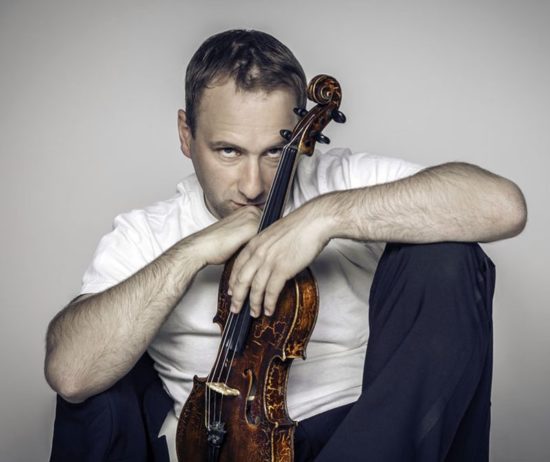 Musikalische Begleitung auf der Violine: Florian Mayer - Foto: Daniela Laske