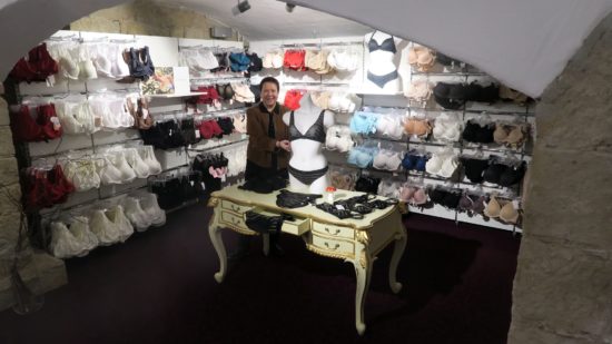 Michaela Binder im Keller der "Boutique de Lingerie Michelle"