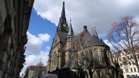 Martin-Luther-Kirche mit Turmuhr