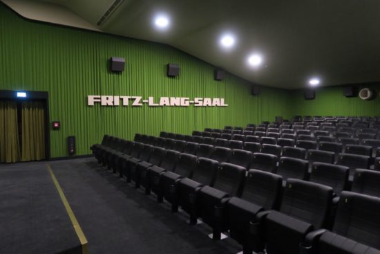 Fritz-Lang-Saal mit Ledersitzen. Gemütlich.