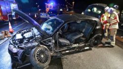 Zerstörter BMW auf der Marienbrücke: Foto: Roland Halkasch