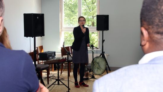 Kulturbürgermeisterin Annekatrin Klepsch bei der Ausstellungseröffnung.