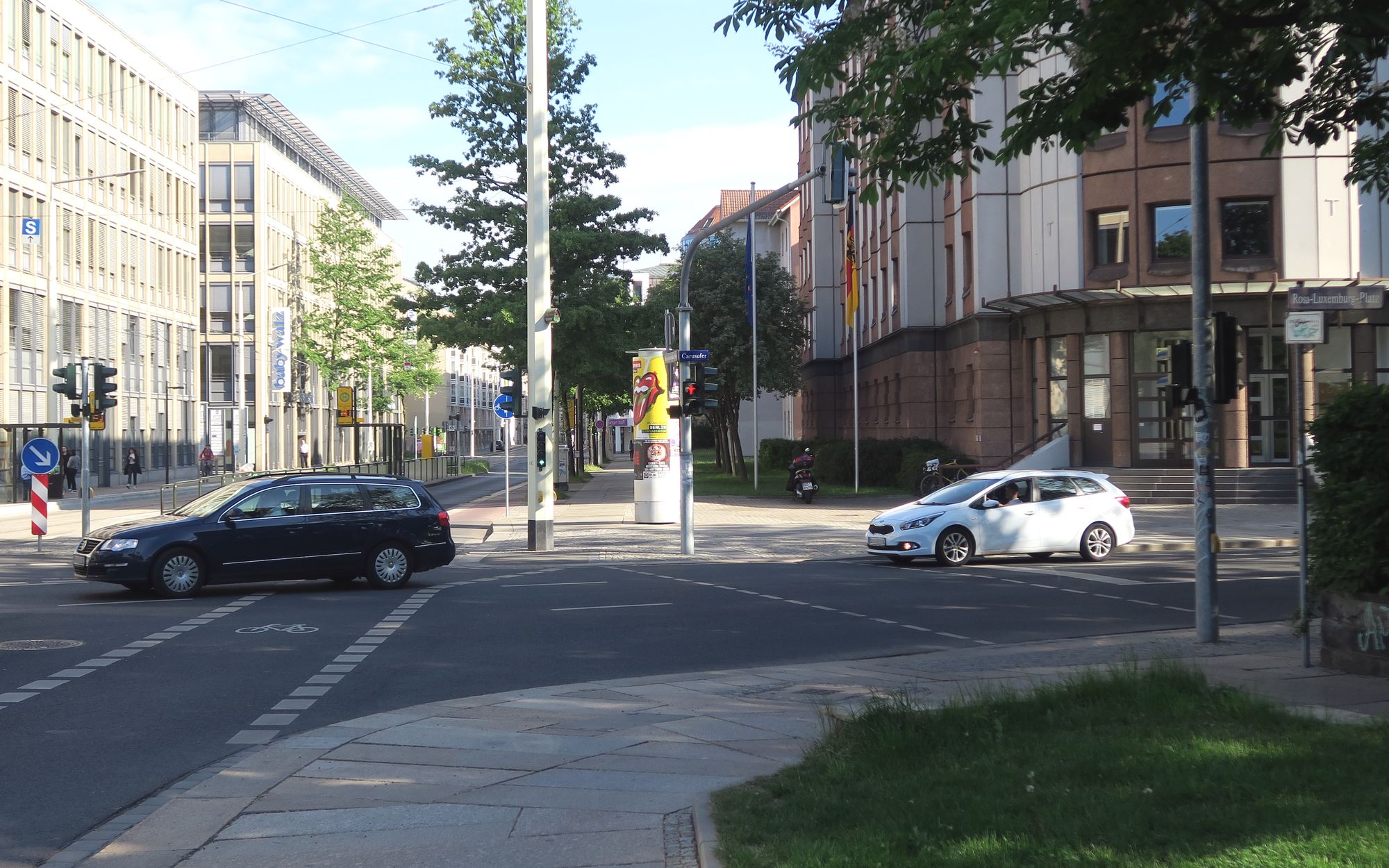 Die Kreuzung am Rosa-Luxemburg-Platz soll nach Willen der Eltern eine Signalleuchte bekommen.