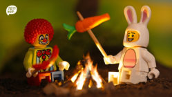 Kleine Figuren - große Szenen in der Ausstellung "Legoneom"