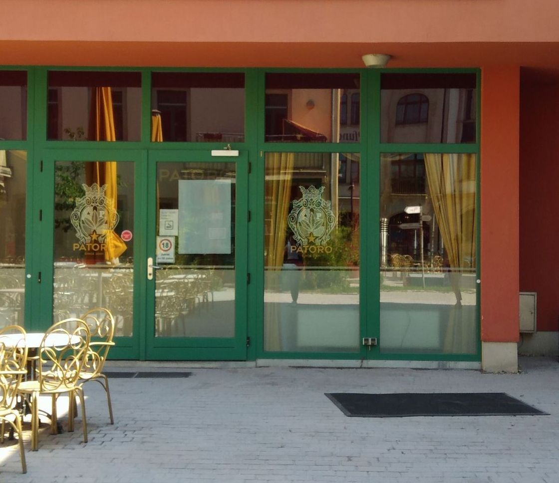 Zoras Patoro Lounge