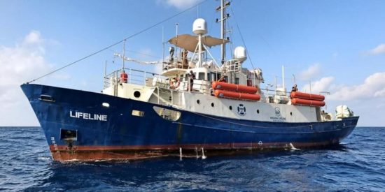 Das Schiff von Mission Lifeline auf dem Mittelmeer.  Foto: Mission Lifeline