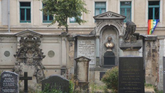 Der Innere Neustädter Friedhof gehört zu den ältesten Dresdens und bietet sogar schaurige nächtliche Spaziergänge unter dem Namen "Friedhofsgeflüster"