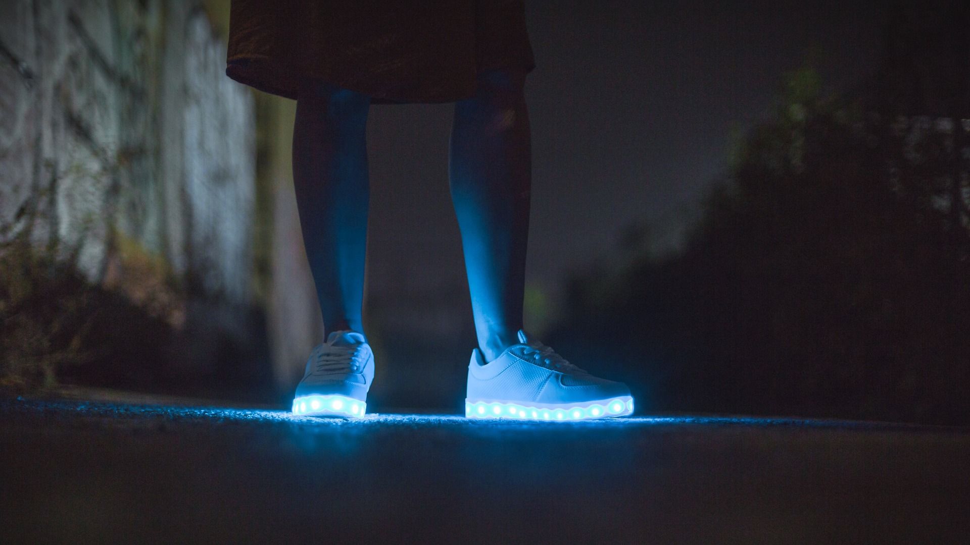 Schuhe mit LEDs dürfen ab heute nicht mehr im Hausmüll entsorgt werden.