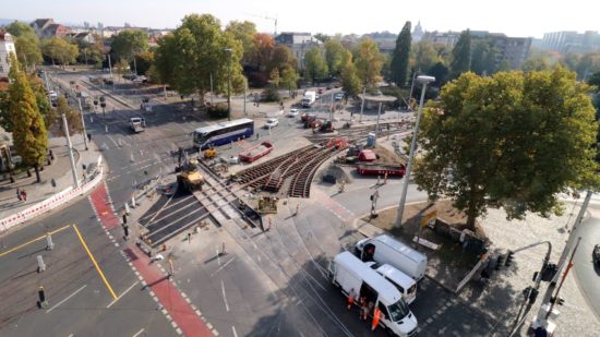 Das neue Gleiskreuz am Albertplatz liegt schon.