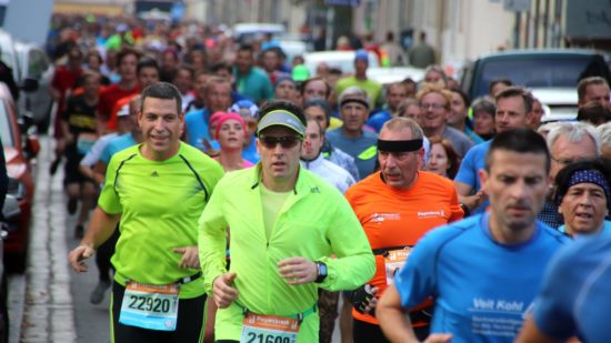 Teilnehmer des Dresden Marathon auf der Kamenzer Straße